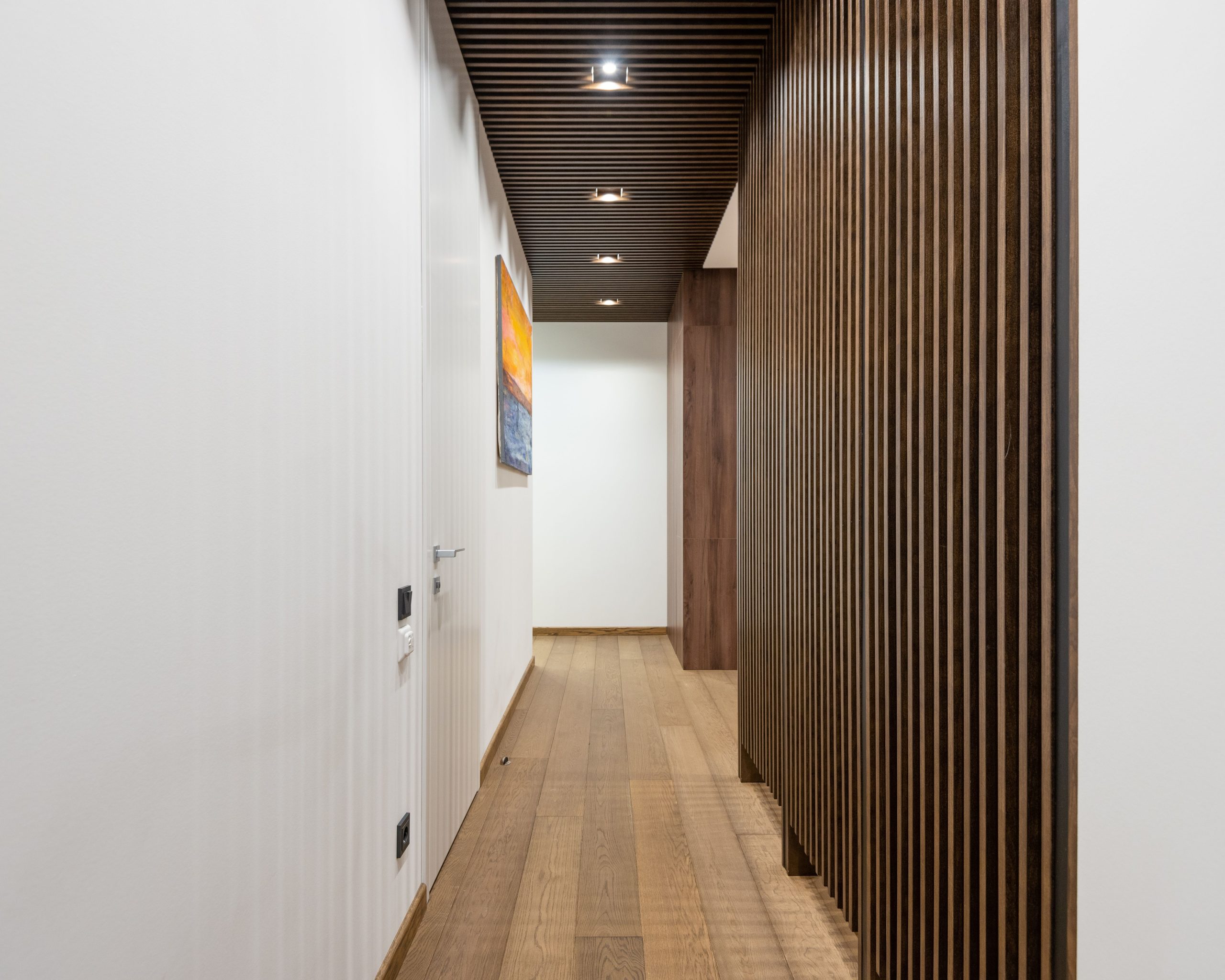 Couloir moderne elements bois decoration design appartement